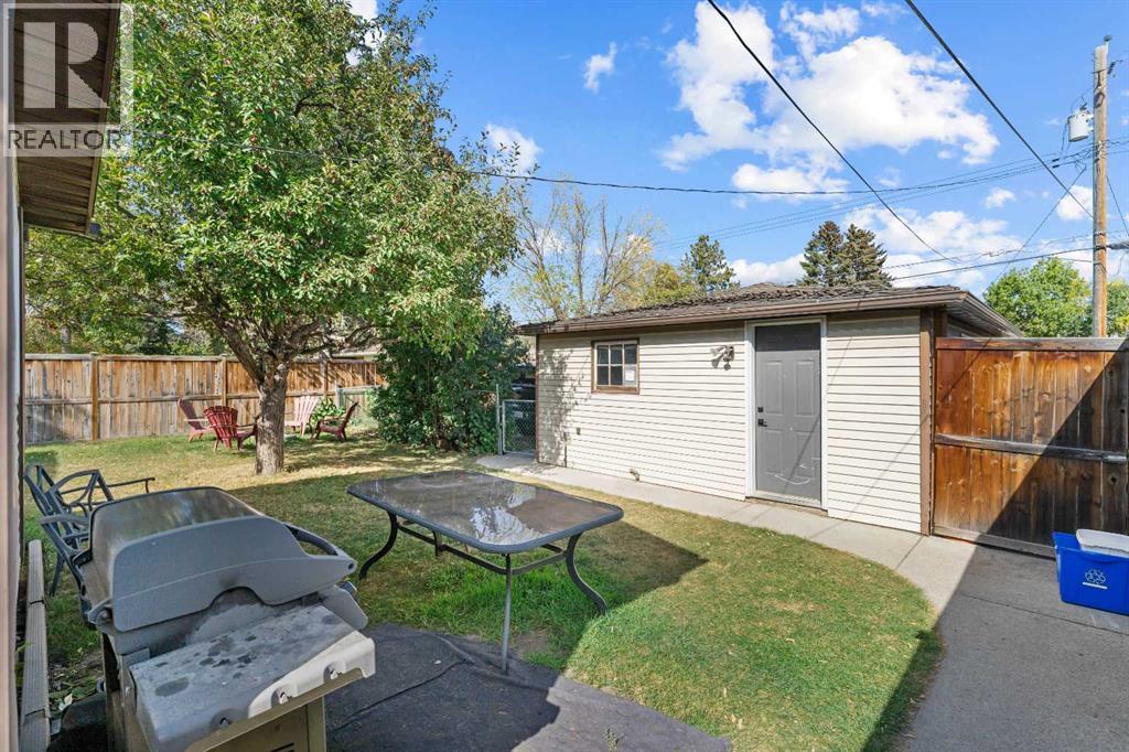 8736 34 Avenue Nw, Calgary, Alberta  T3B 1R7 - Photo 16 - A2259936