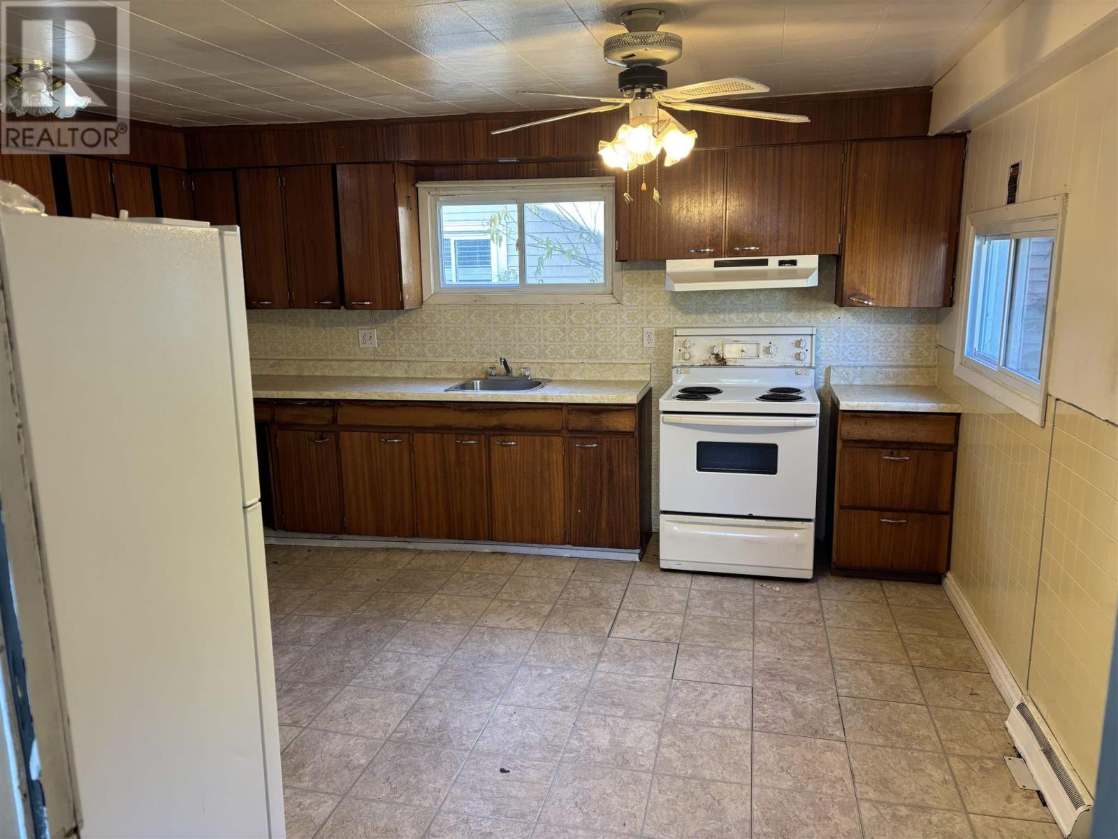 403 First Ave, Sault Ste. Marie, Ontario P6C 4N9 - Photo 6 - SM253132