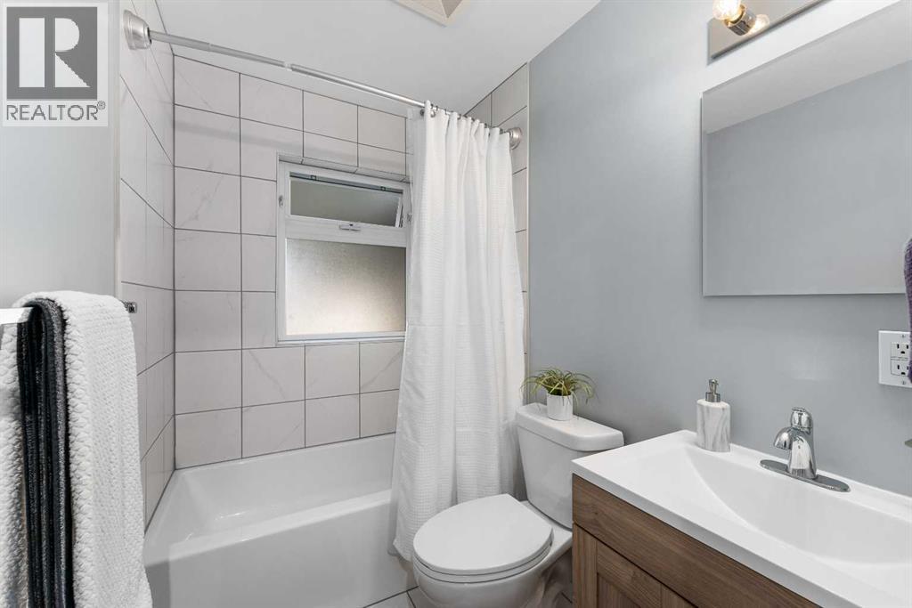 8736 34 Avenue Nw, Calgary, Alberta  T3B 1R7 - Photo 10 - A2259936