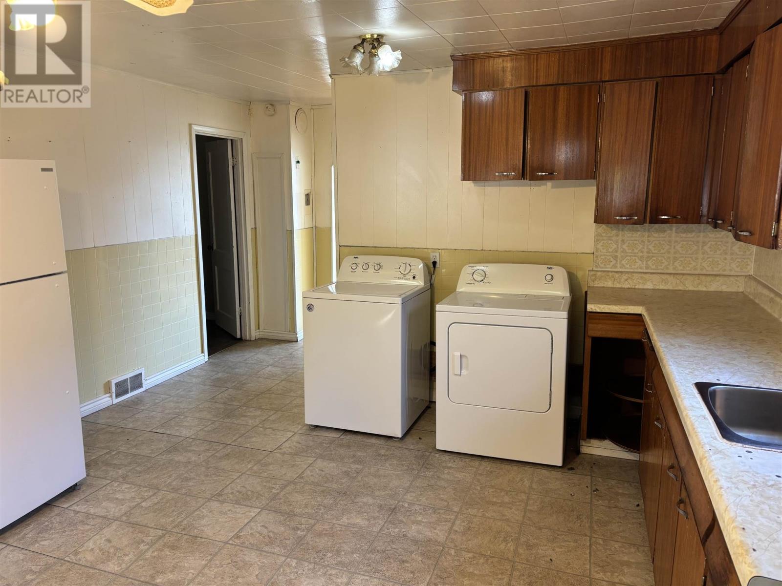 403 First Ave, Sault Ste. Marie, Ontario P6C 4N9 - Photo 5 - SM253132