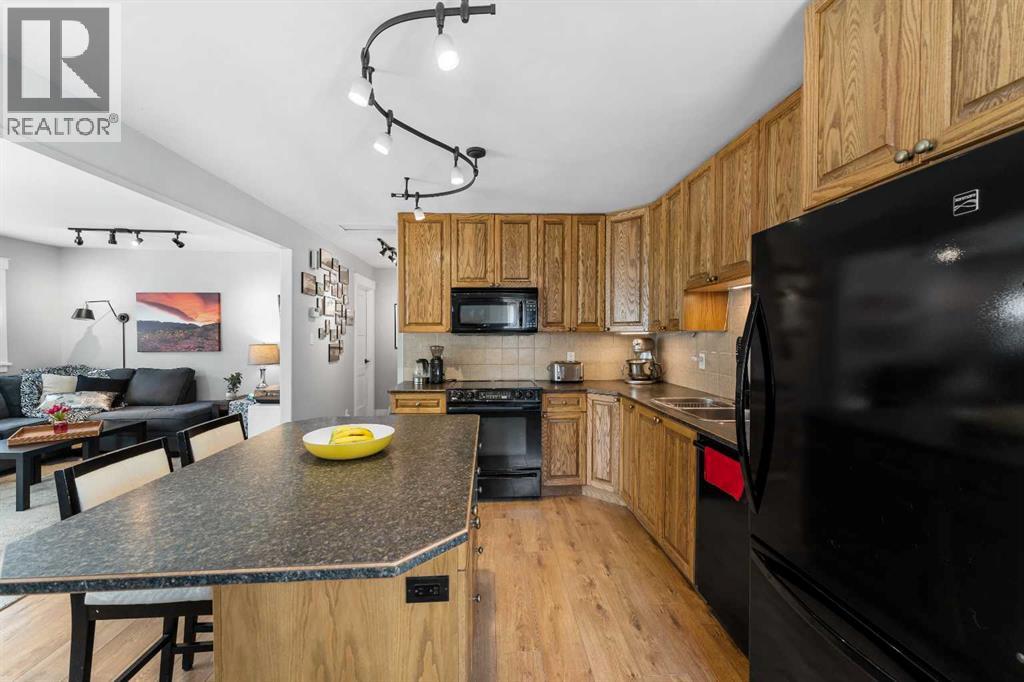 8736 34 Avenue Nw, Calgary, Alberta  T3B 1R7 - Photo 6 - A2259936