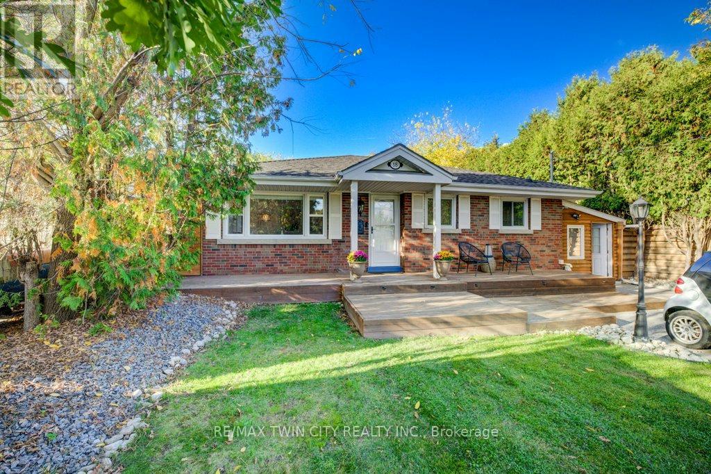 18 HILLTOP DRIVE, Cambridge, Ontario