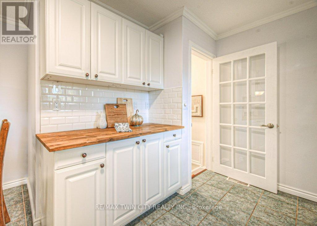 18 Hilltop Drive, Cambridge, Ontario  N1R 1S9 - Photo 12 - X12536594