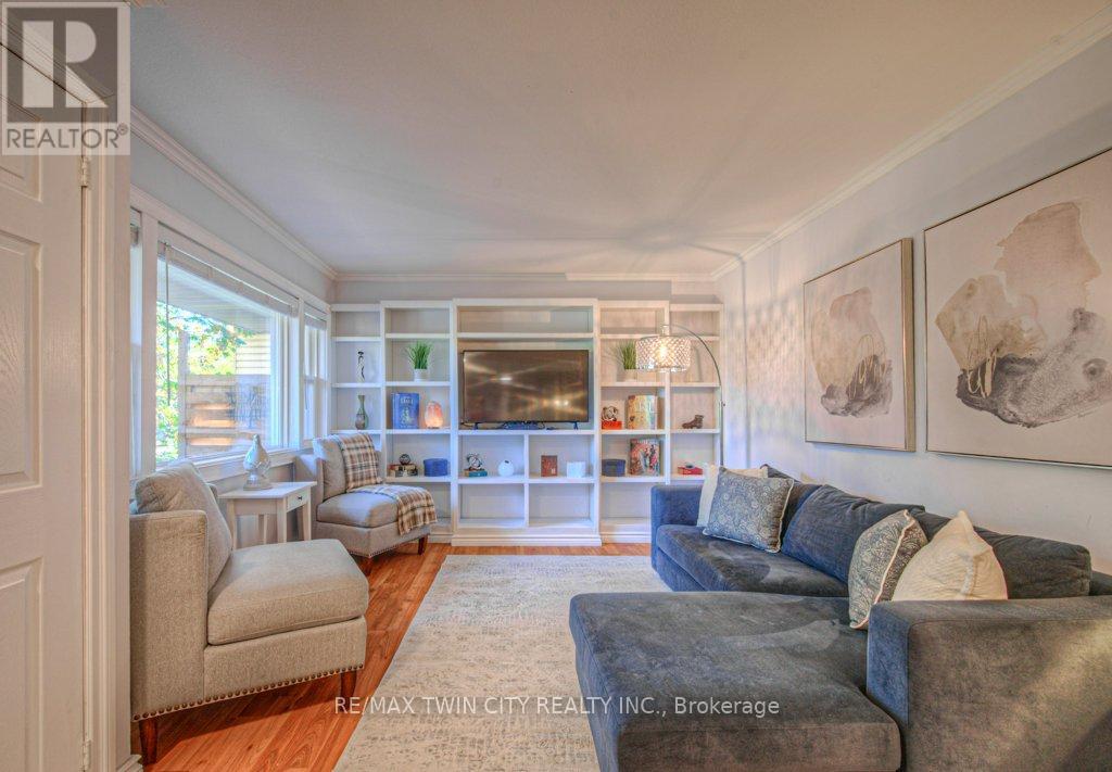 18 Hilltop Drive, Cambridge, Ontario  N1R 1S9 - Photo 4 - X12536594