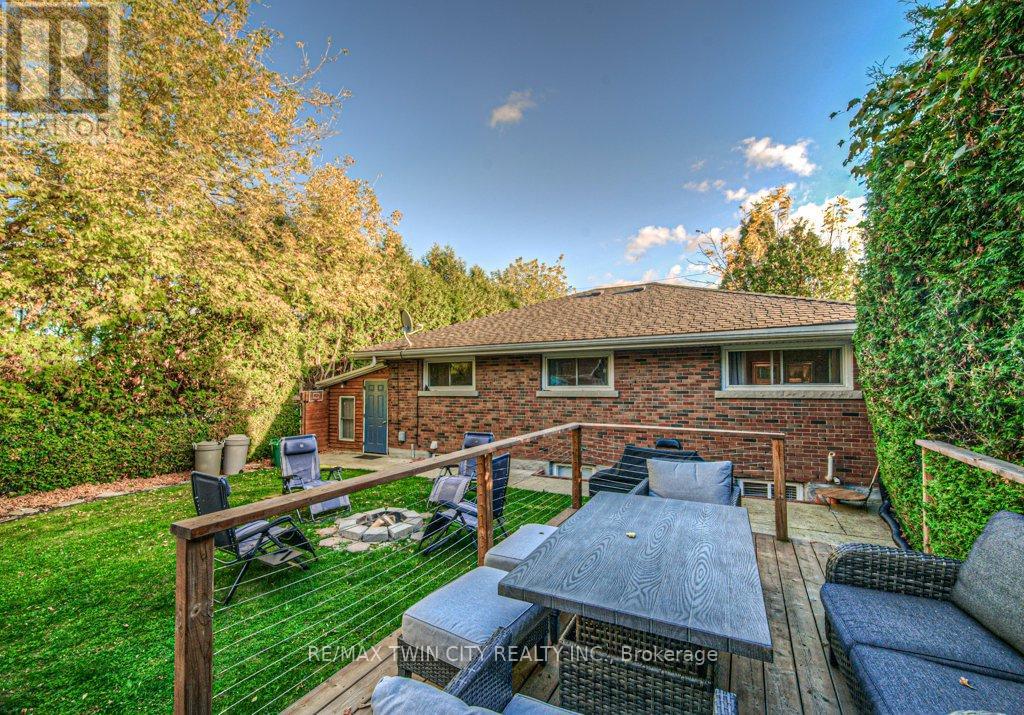 18 Hilltop Drive, Cambridge, Ontario  N1R 1S9 - Photo 43 - X12536594