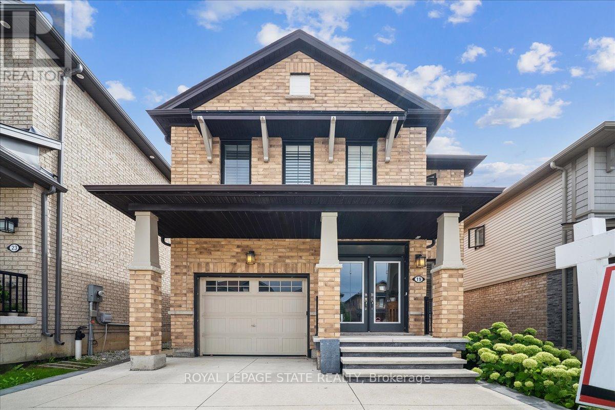 19 PRESTWICK STREET, Hamilton, Ontario