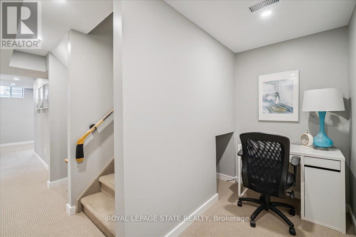 19 Prestwick Street, Hamilton, Ontario  L8J 0K6 - Photo 38 - X12536654