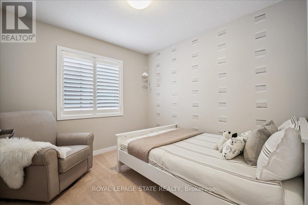 19 Prestwick Street, Hamilton, Ontario  L8J 0K6 - Photo 4 - X12536654