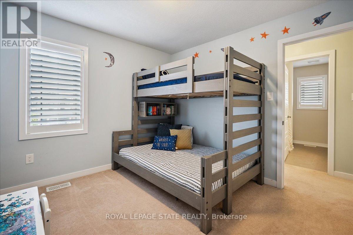 19 Prestwick Street, Hamilton, Ontario  L8J 0K6 - Photo 5 - X12536654