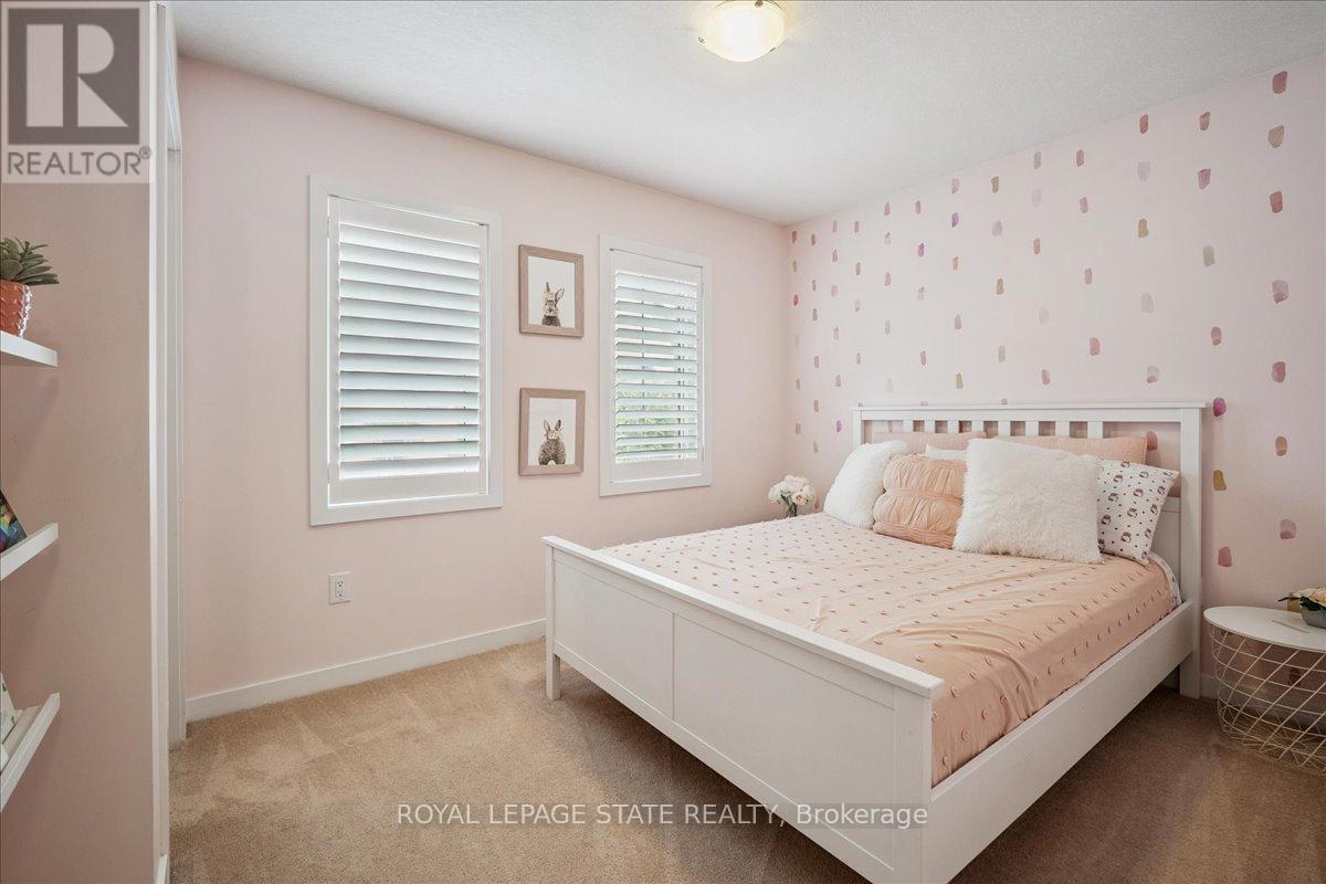 19 Prestwick Street, Hamilton, Ontario  L8J 0K6 - Photo 6 - X12536654