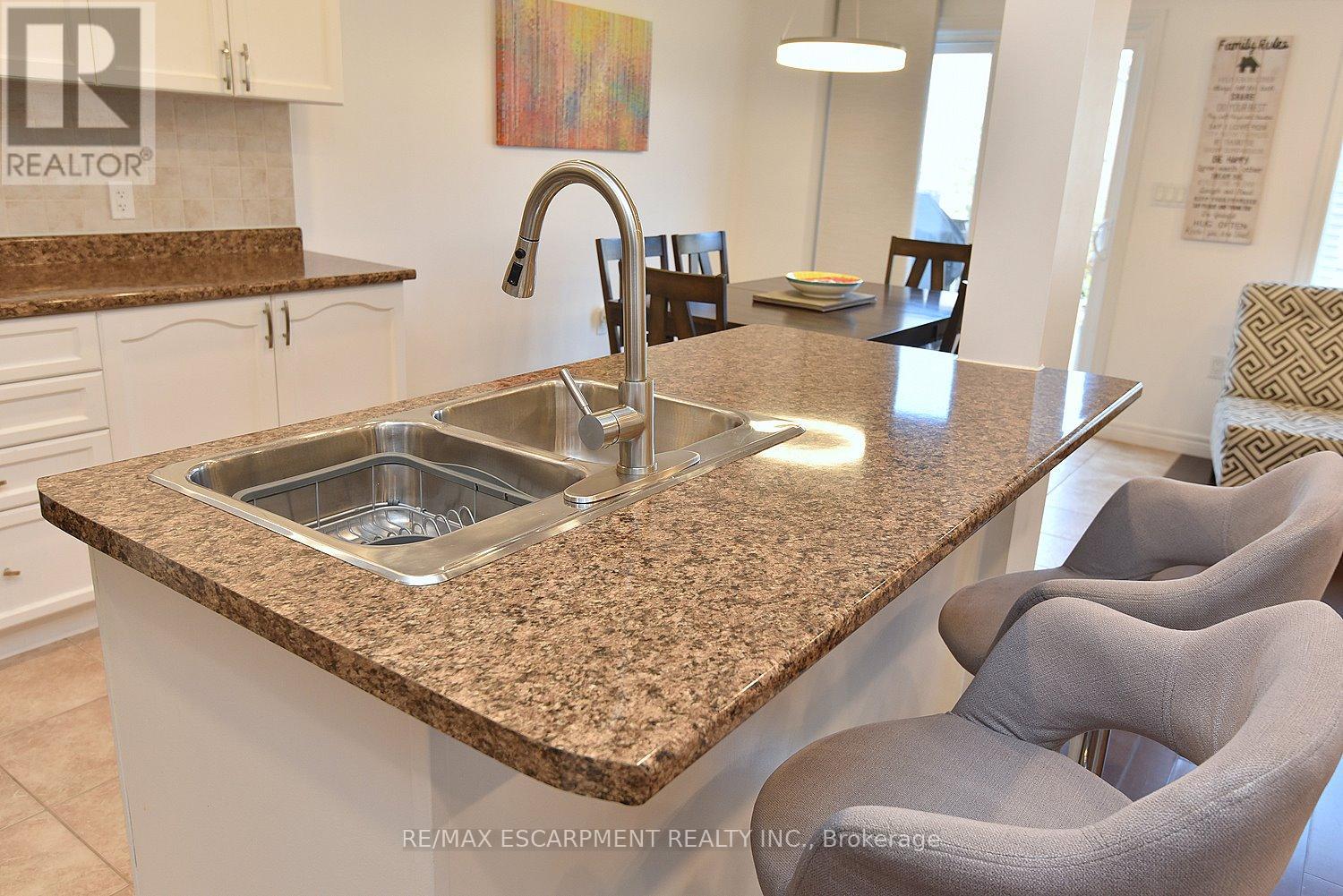 102 Celestial Crescent, Hamilton, Ontario  L0R 1P0 - Photo 18 - X12536704