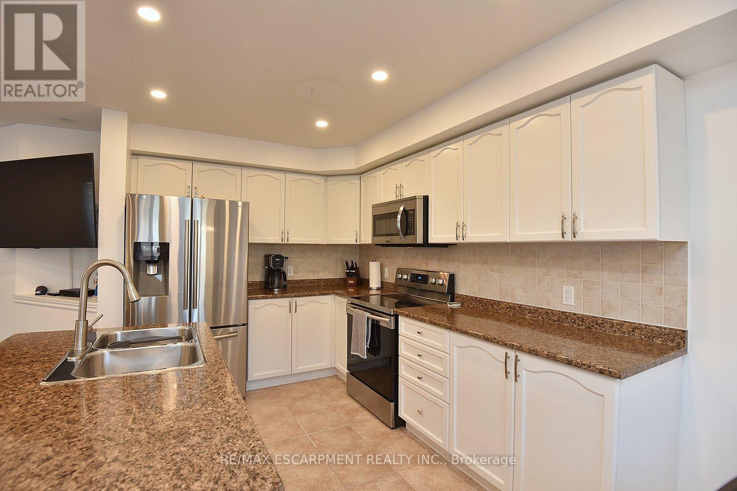 102 Celestial Crescent, Hamilton, Ontario  L0R 1P0 - Photo 23 - X12536704