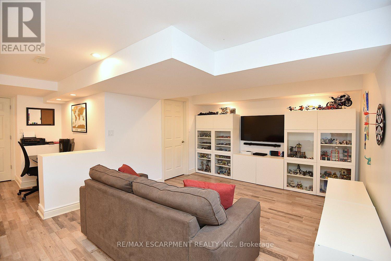 102 Celestial Crescent, Hamilton, Ontario  L0R 1P0 - Photo 41 - X12536704