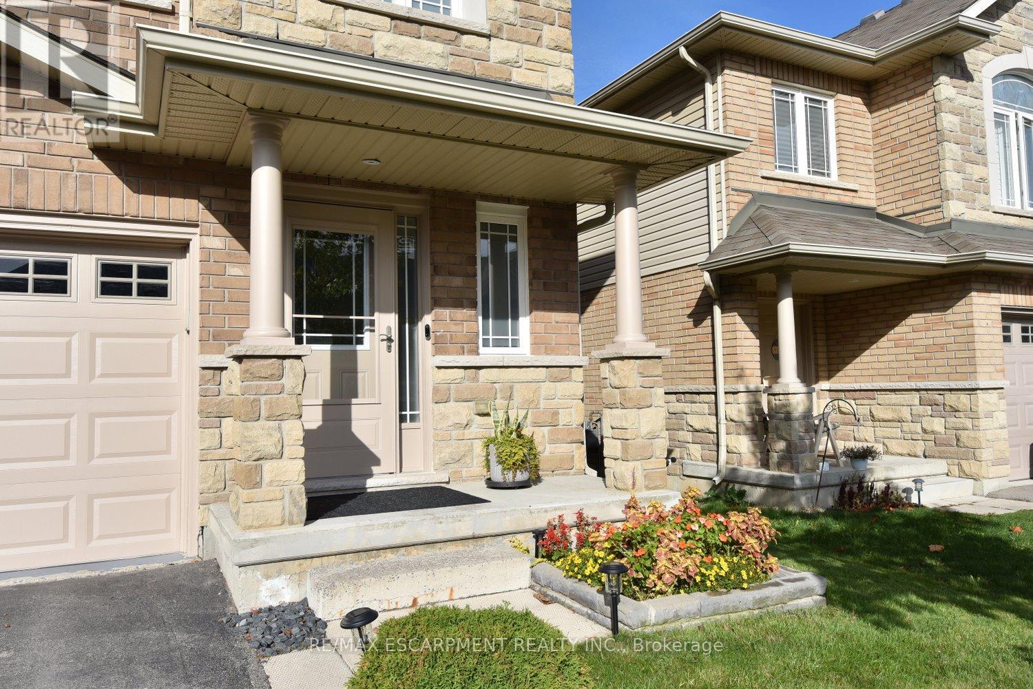 102 Celestial Crescent, Hamilton, Ontario  L0R 1P0 - Photo 5 - X12536704