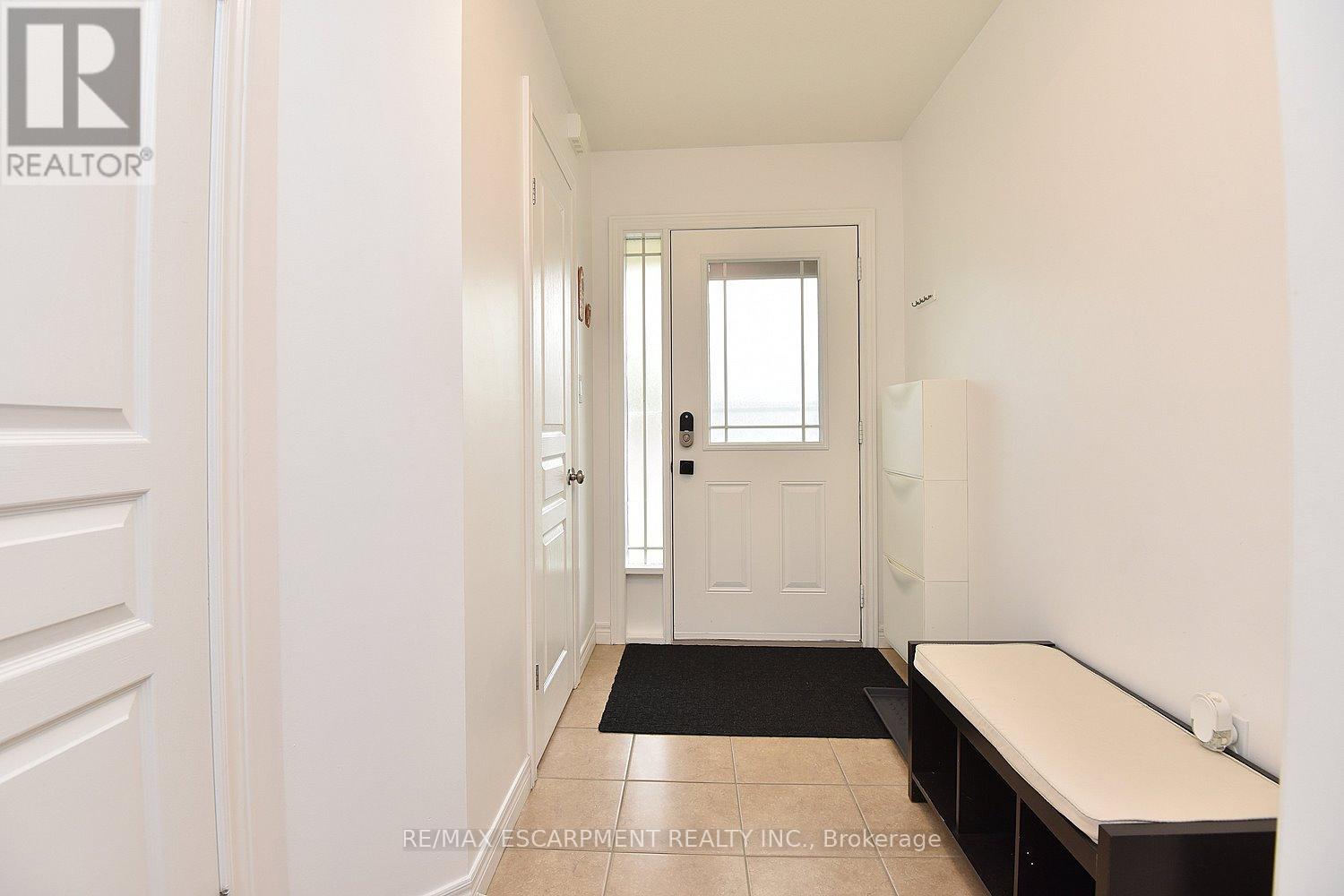 102 Celestial Crescent, Hamilton, Ontario  L0R 1P0 - Photo 8 - X12536704