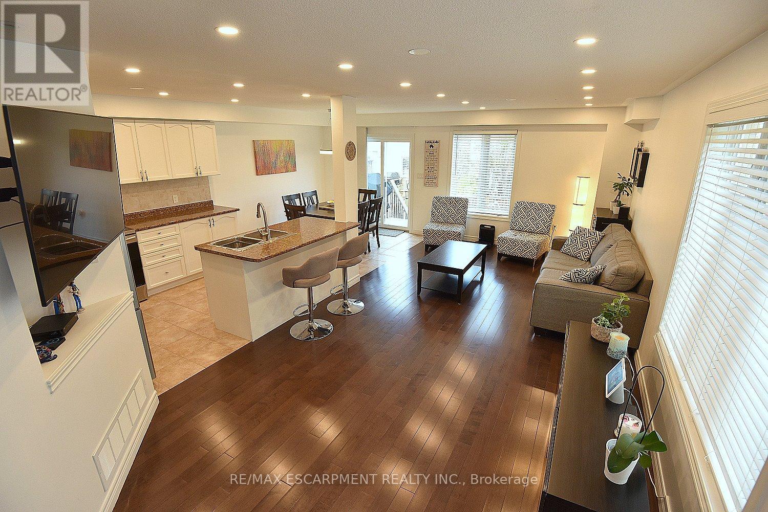 102 Celestial Crescent, Hamilton, Ontario  L0R 1P0 - Photo 9 - X12536704