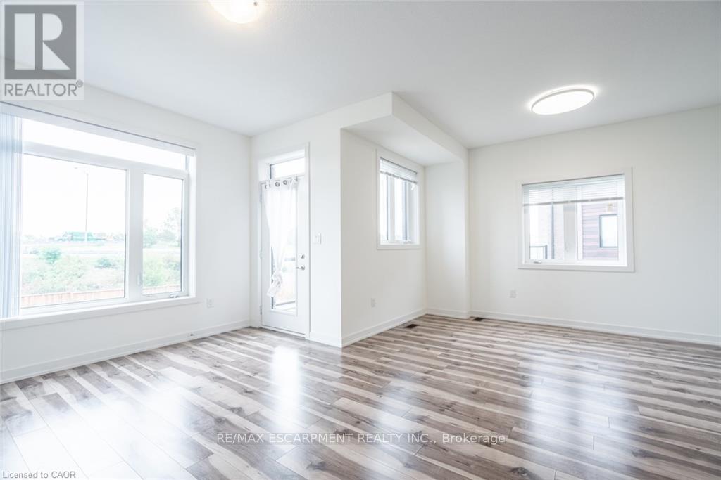 62 - 590 North Service Road, Hamilton, Ontario  L8E 5A6 - Photo 10 - X12536714