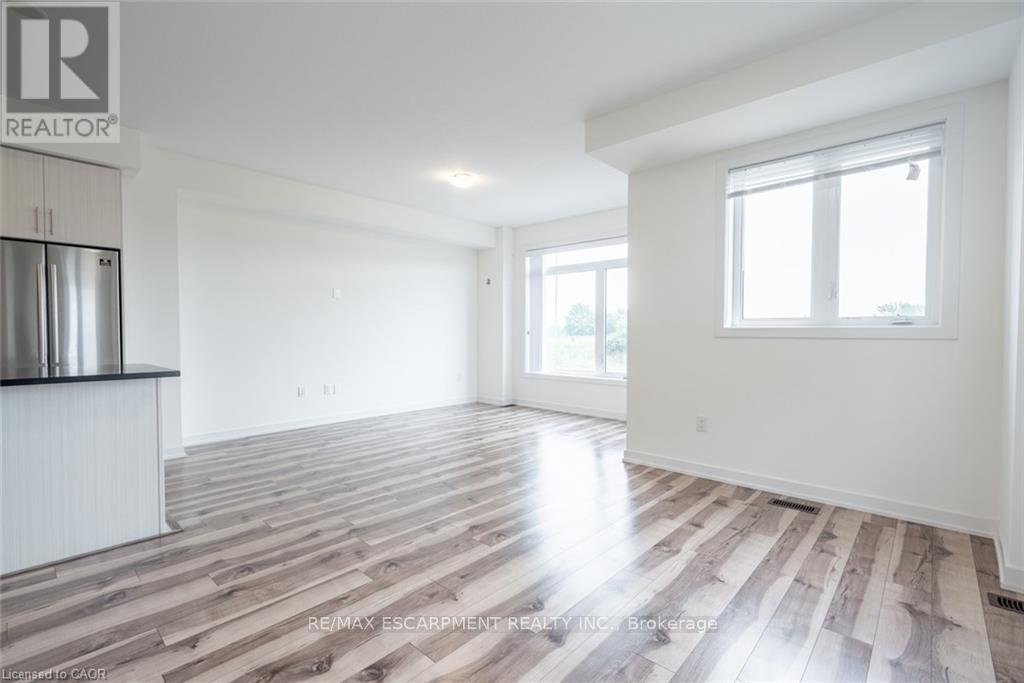 62 - 590 North Service Road, Hamilton, Ontario  L8E 5A6 - Photo 12 - X12536714