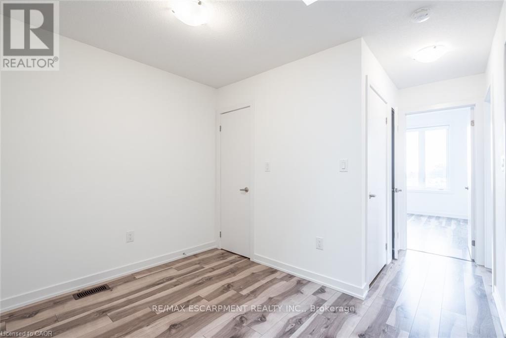 62 - 590 North Service Road, Hamilton, Ontario  L8E 5A6 - Photo 15 - X12536714