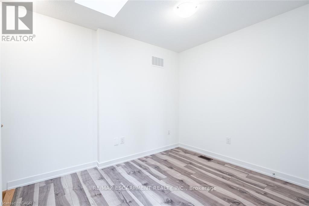 62 - 590 North Service Road, Hamilton, Ontario  L8E 5A6 - Photo 16 - X12536714