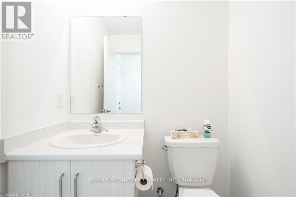 62 - 590 North Service Road, Hamilton, Ontario  L8E 5A6 - Photo 4 - X12536714