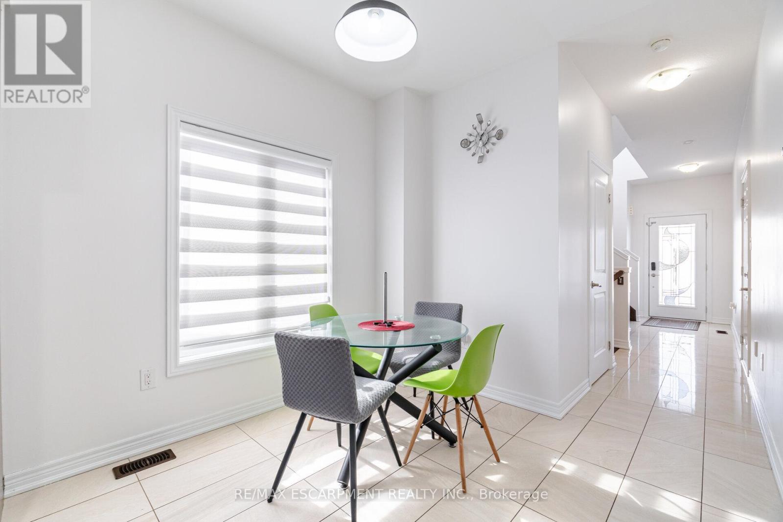 136 Westbank Trail, Hamilton, Ontario  L8J 1R5 - Photo 6 - X12536822