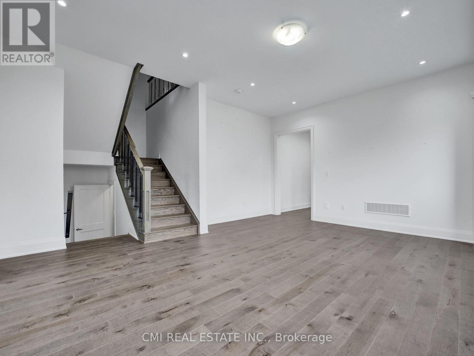 205 Agro Street, Hamilton, Ontario  L8B 1X7 - Photo 10 - X12536862