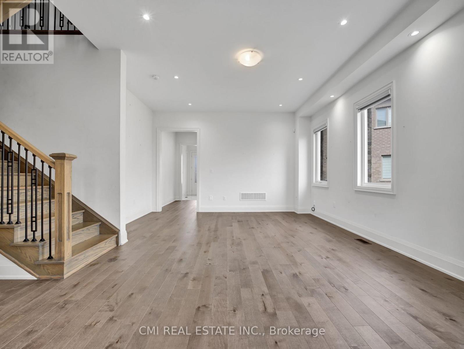 205 Agro Street, Hamilton, Ontario  L8B 1X7 - Photo 11 - X12536862