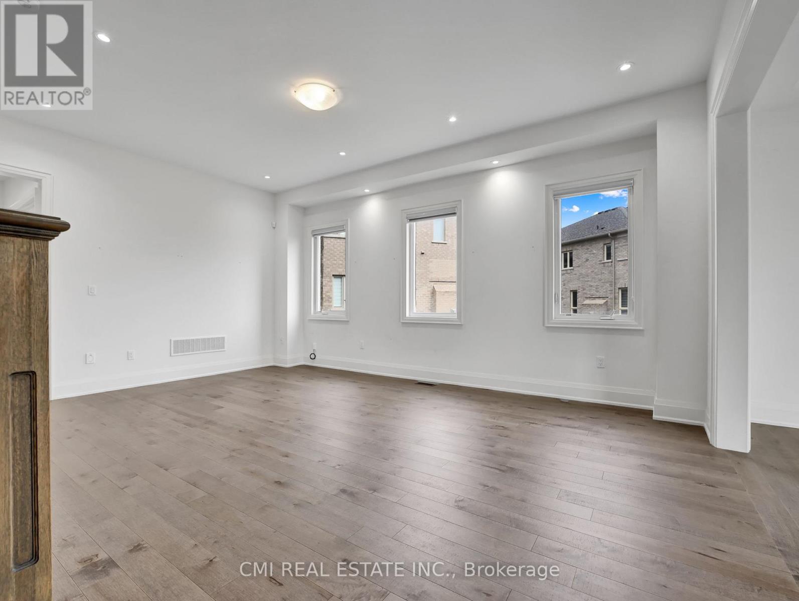 205 Agro Street, Hamilton, Ontario  L8B 1X7 - Photo 12 - X12536862