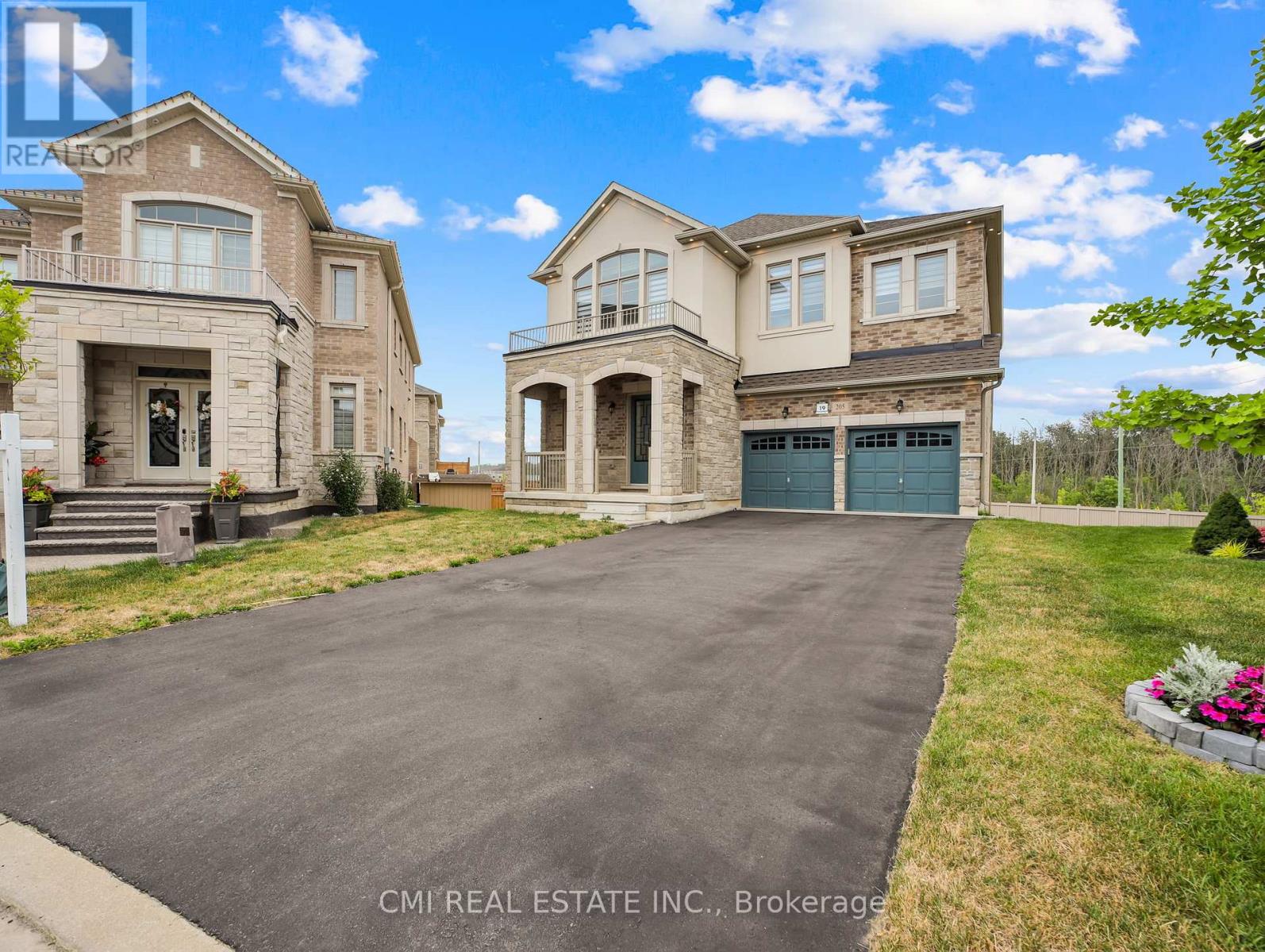 205 Agro Street, Hamilton, Ontario  L8B 1X7 - Photo 2 - X12536862