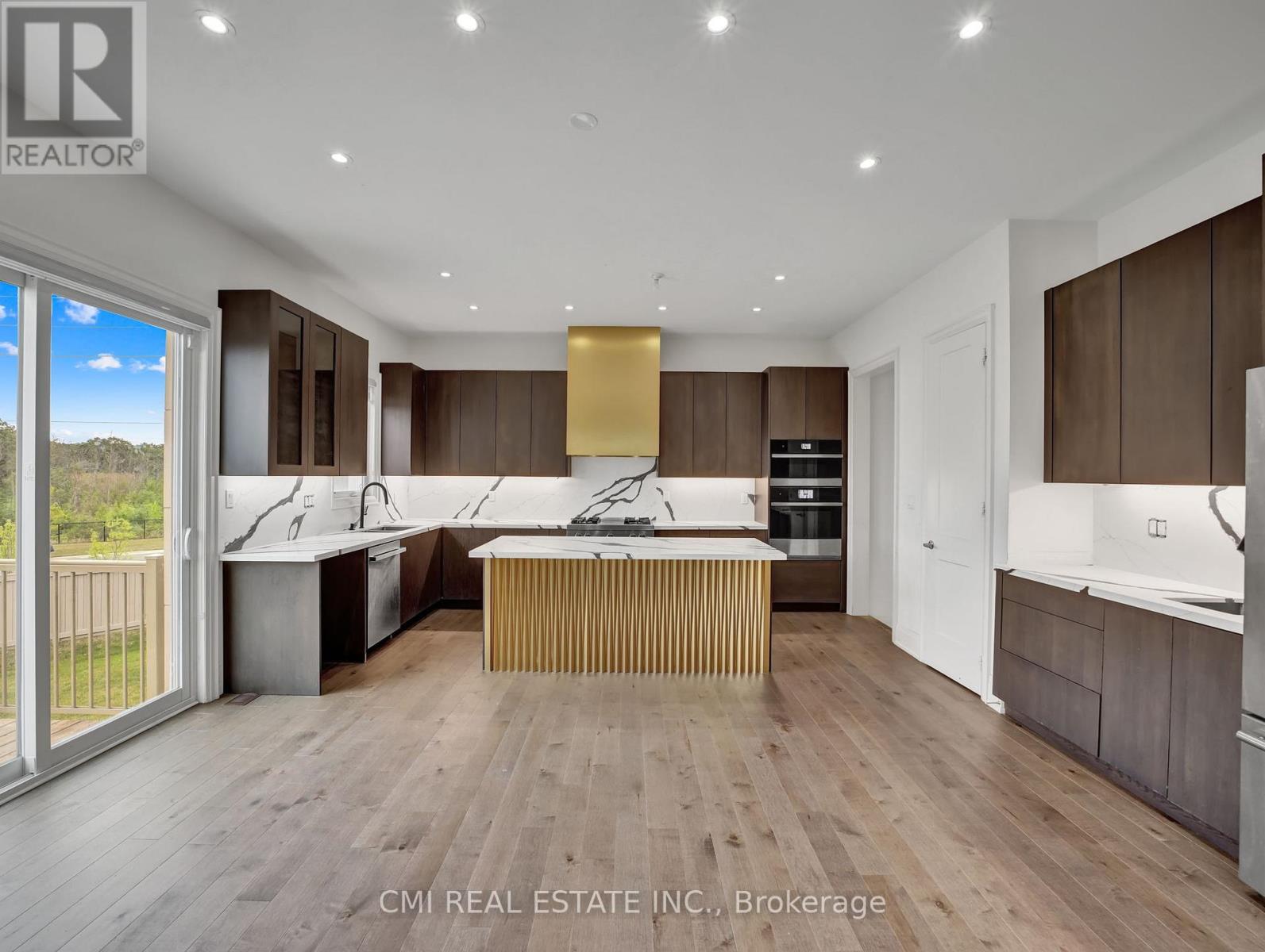 205 Agro Street, Hamilton, Ontario  L8B 1X7 - Photo 4 - X12536862