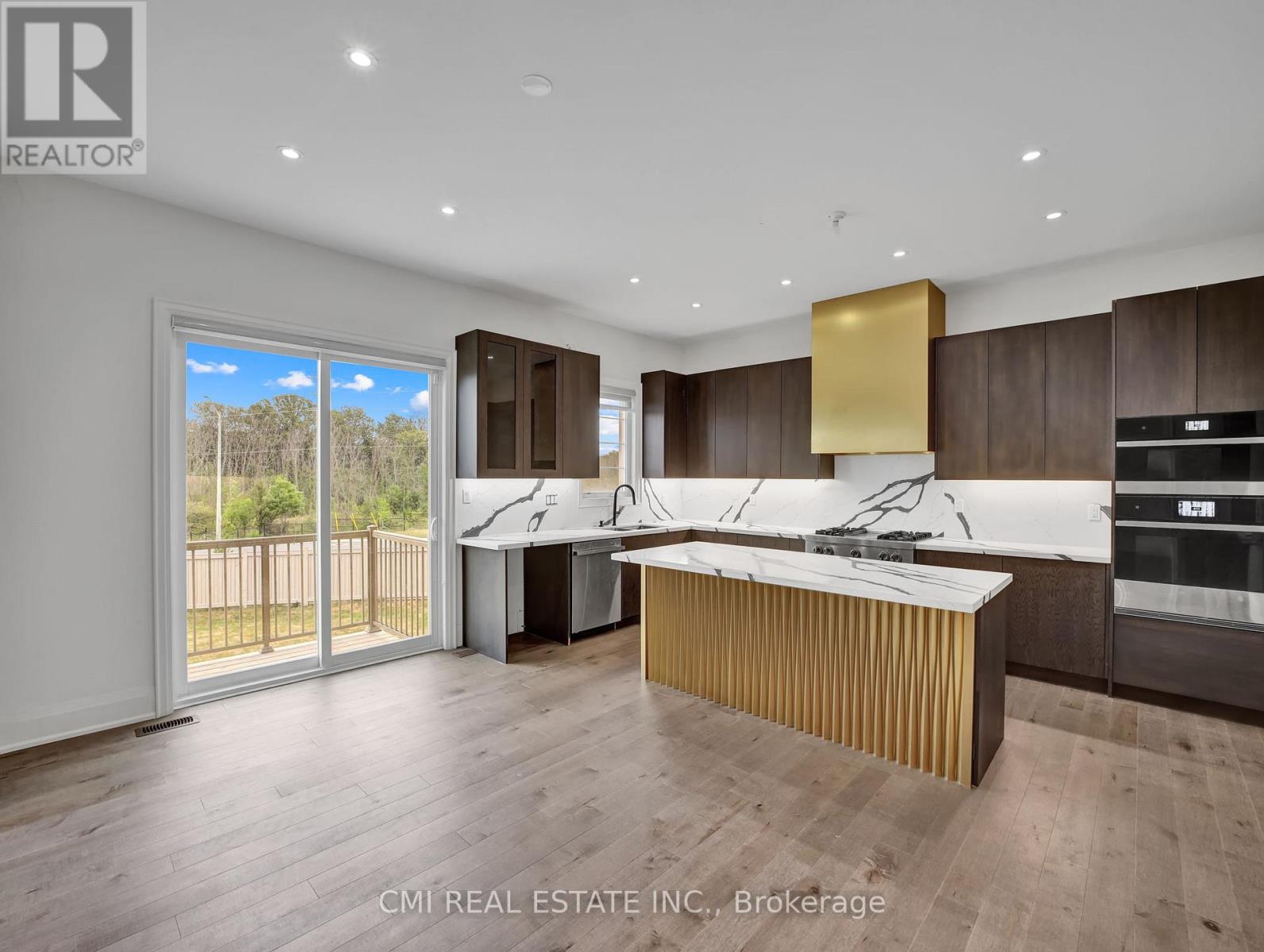 205 Agro Street, Hamilton, Ontario  L8B 1X7 - Photo 5 - X12536862