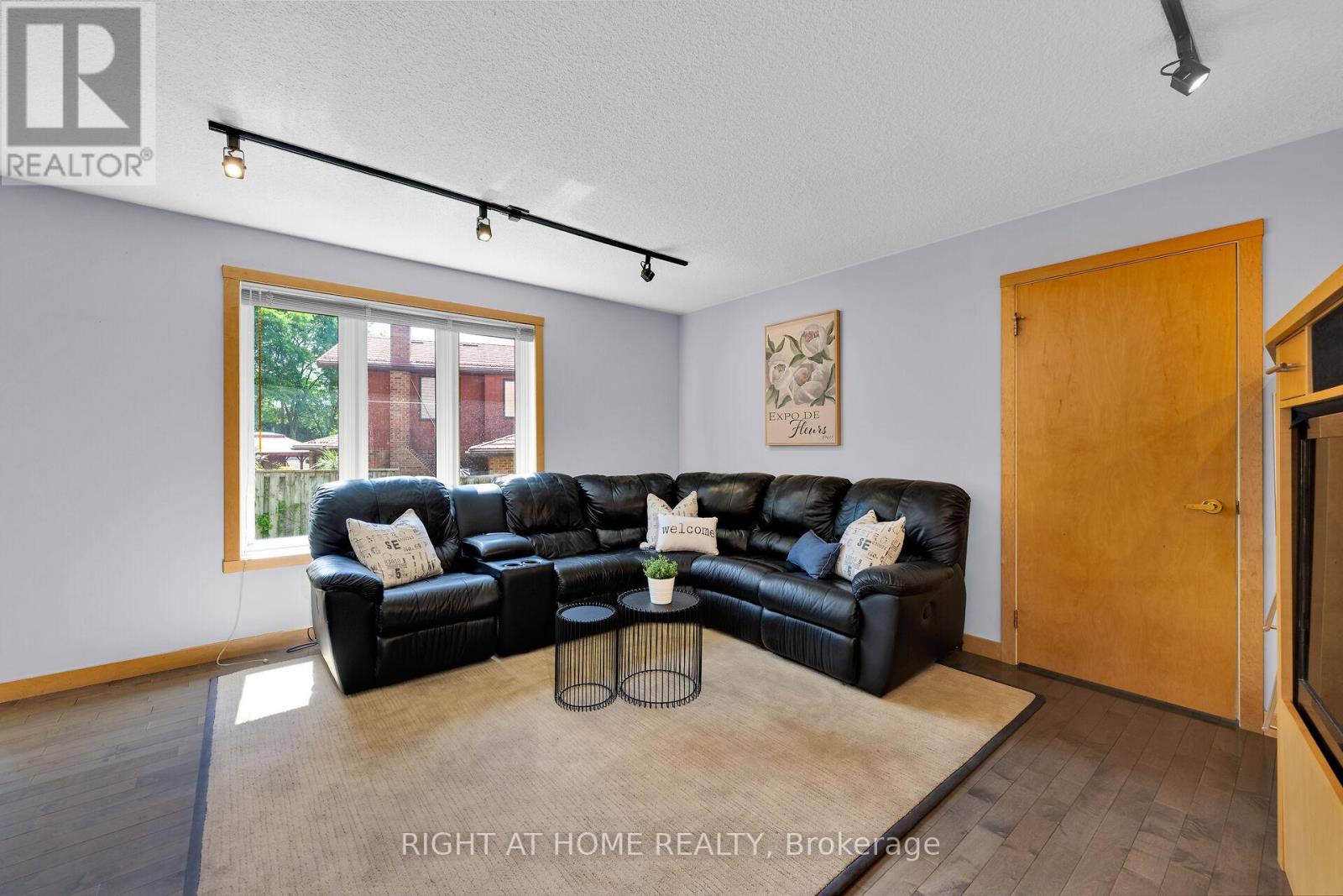 33 Walnut Drive, Guelph, Ontario  N1E 4B4 - Photo 13 - X12374825