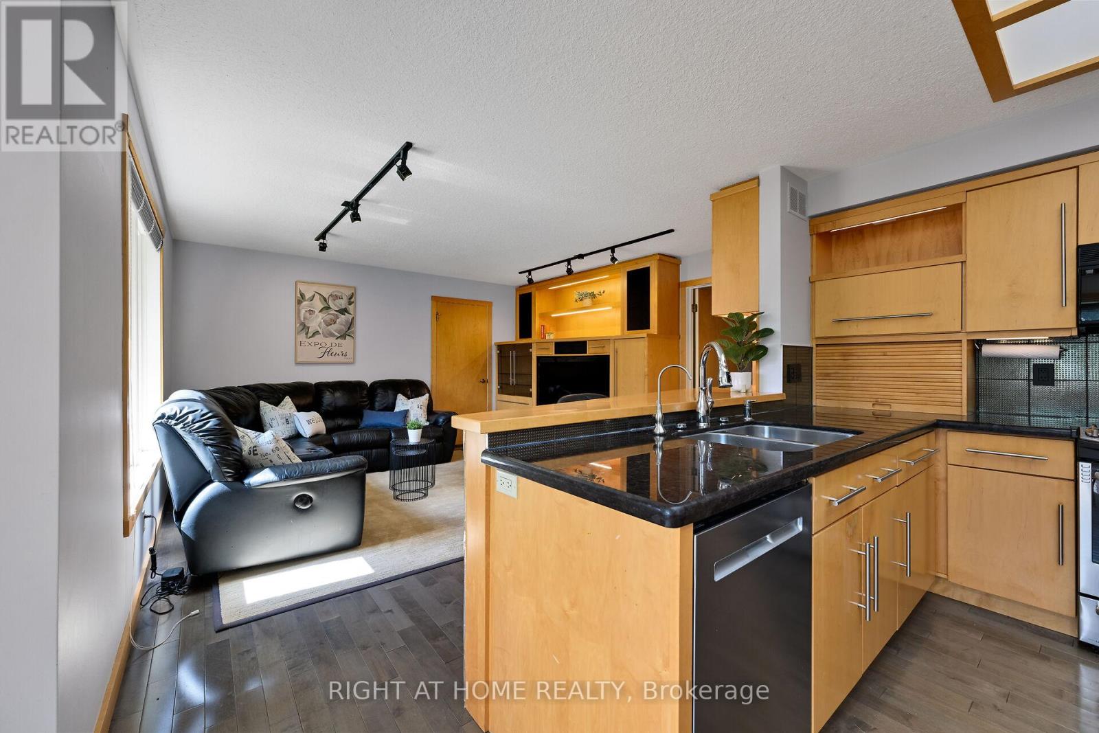 33 Walnut Drive, Guelph, Ontario  N1E 4B4 - Photo 11 - X12374825