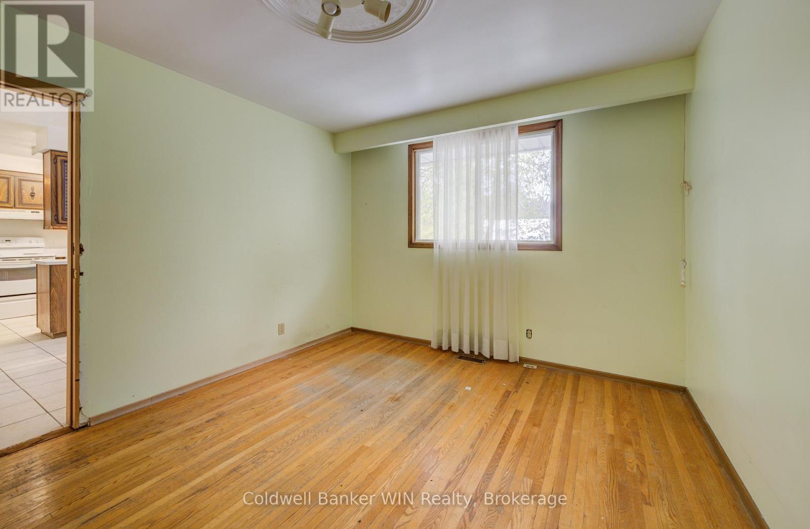 47 Academy Crescent, Waterloo, Ontario  N2L 5H8 - Photo 10 - X12536970