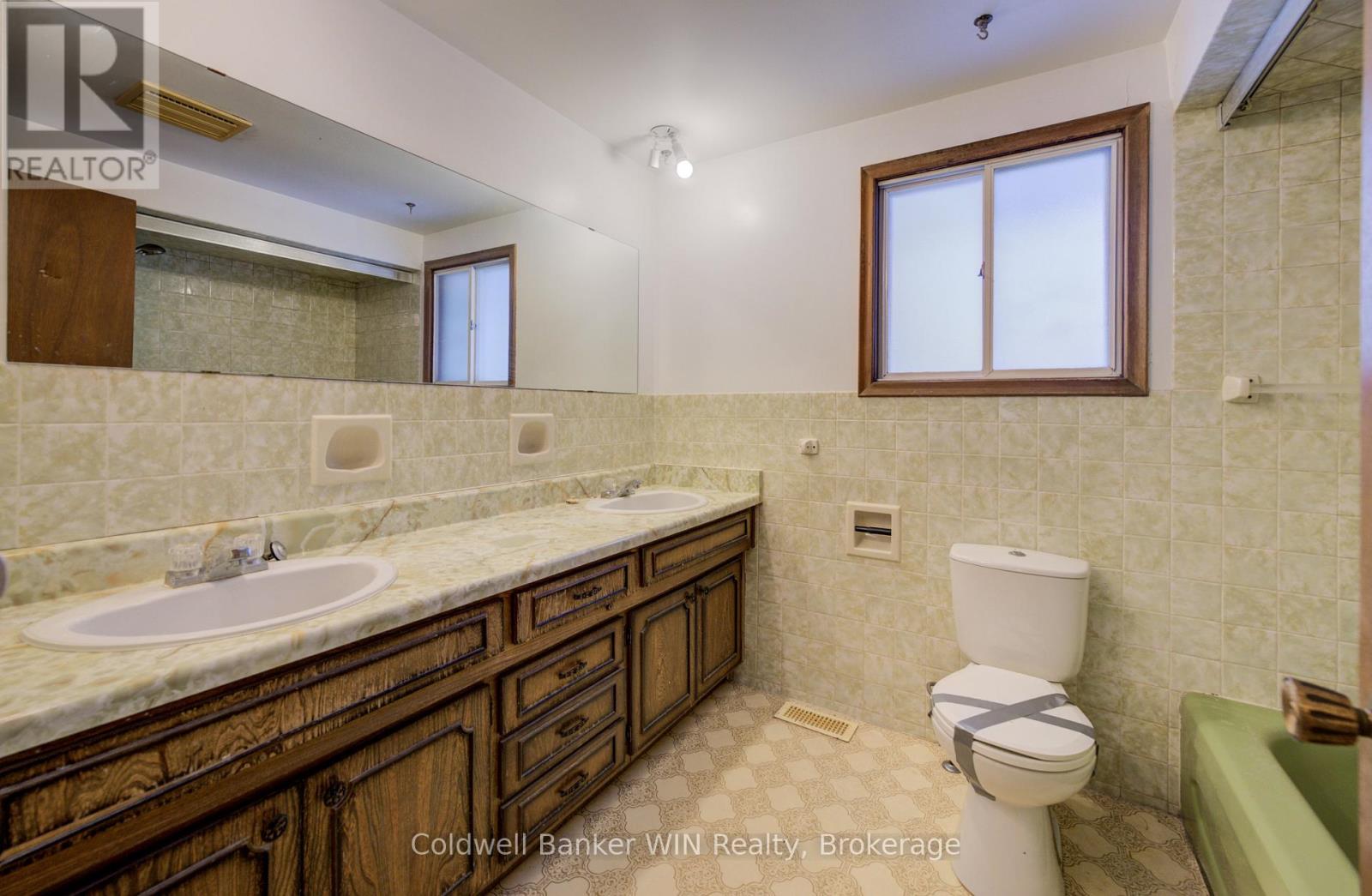 47 Academy Crescent, Waterloo, Ontario  N2L 5H8 - Photo 24 - X12536970