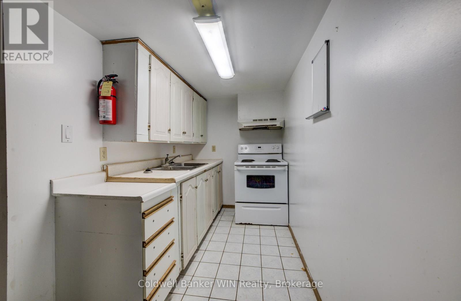 47 Academy Crescent, Waterloo, Ontario  N2L 5H8 - Photo 31 - X12536970