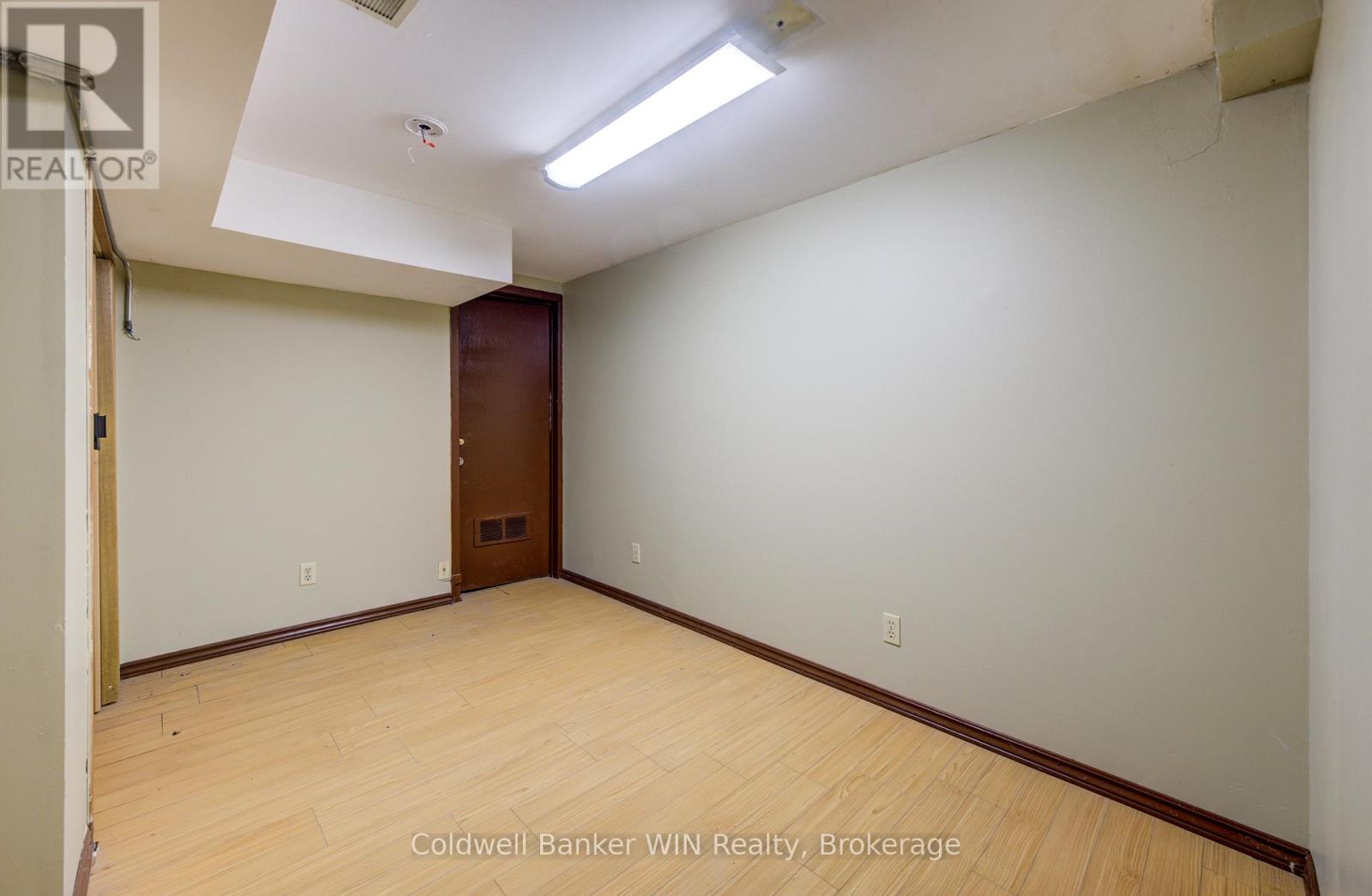 47 Academy Crescent, Waterloo, Ontario  N2L 5H8 - Photo 33 - X12536970