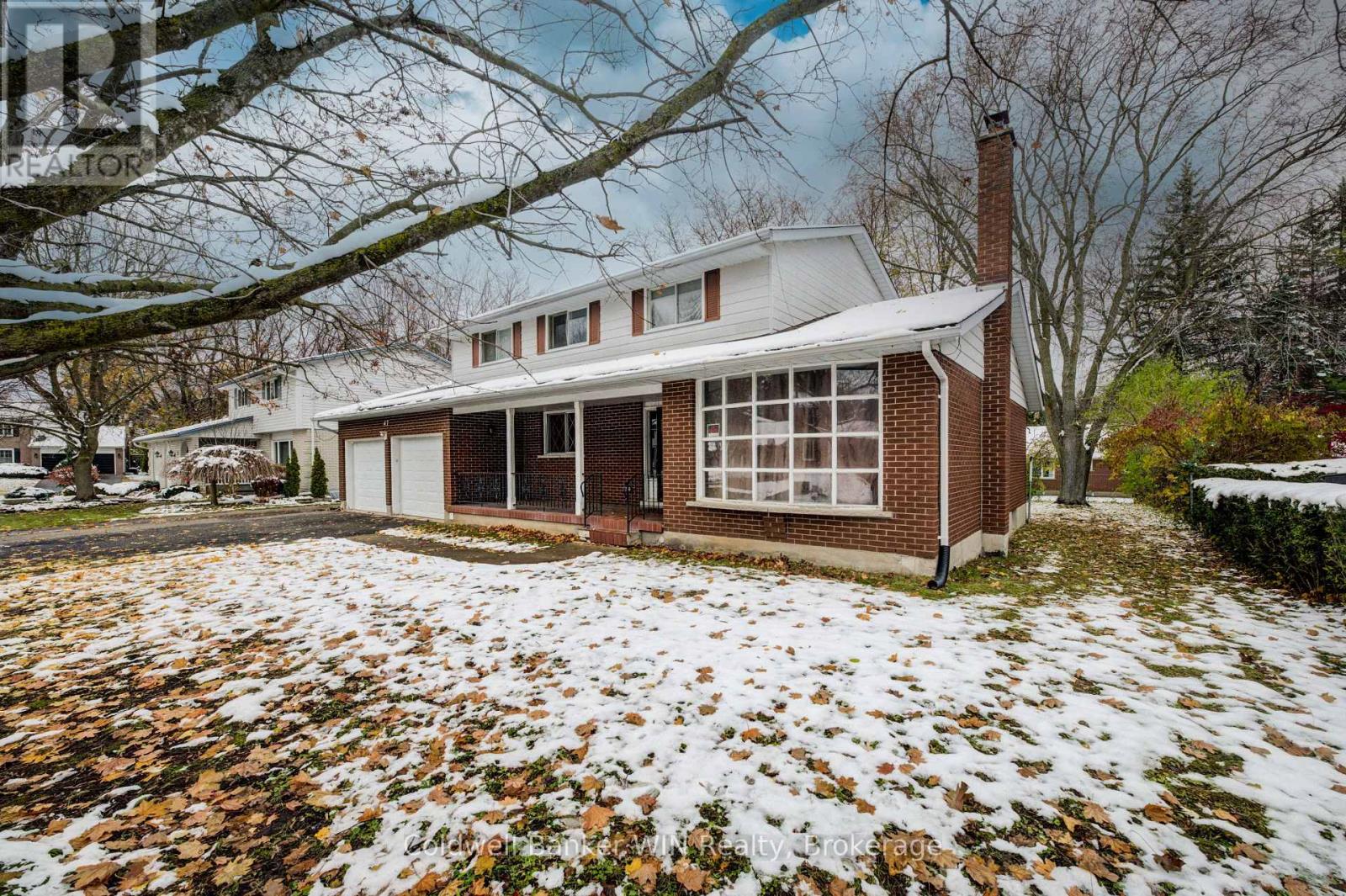47 Academy Crescent, Waterloo, Ontario  N2L 5H8 - Photo 4 - X12536970