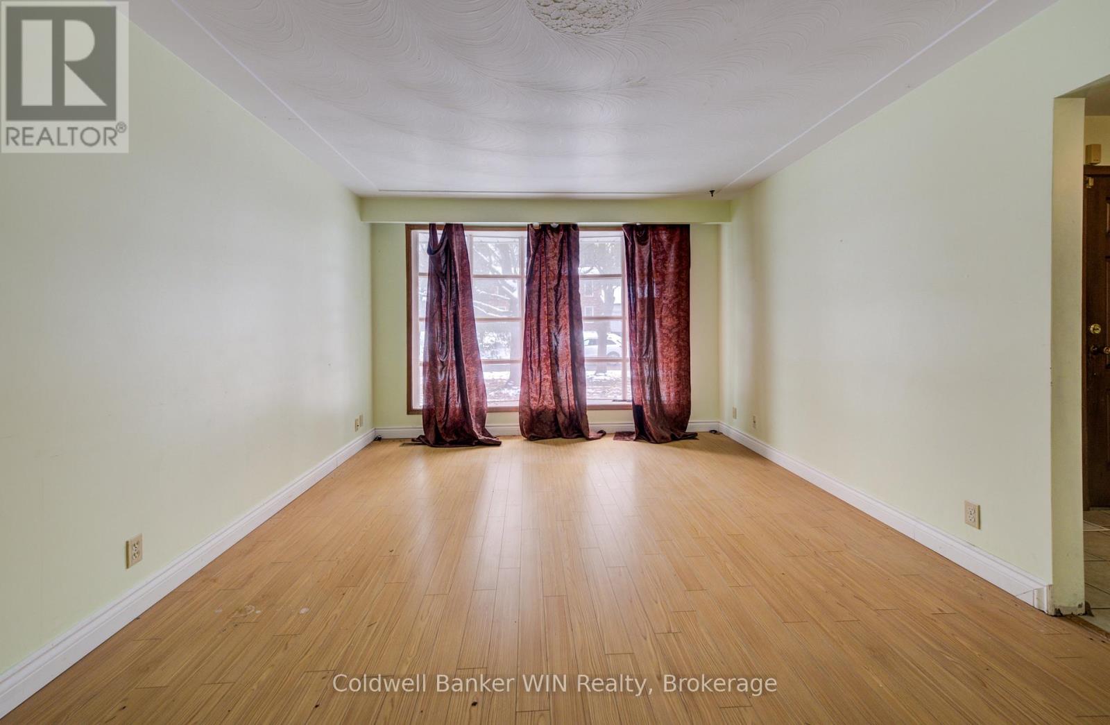 47 Academy Crescent, Waterloo, Ontario  N2L 5H8 - Photo 6 - X12536970