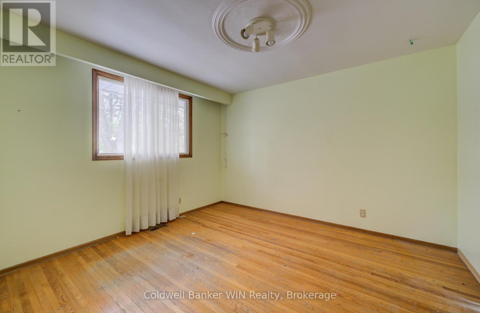 47 Academy Crescent, Waterloo, Ontario  N2L 5H8 - Photo 9 - X12536970