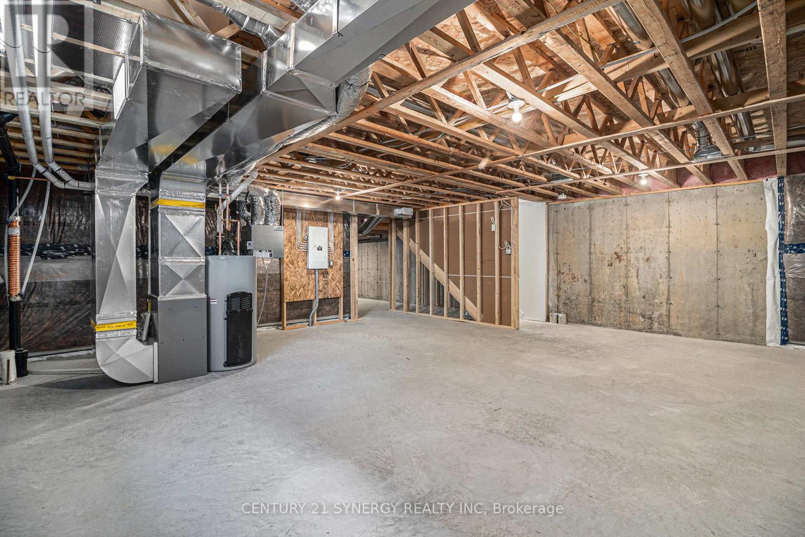 85 Villeneuve Street, North Stormont, Ontario K0C 1W0 - Photo 32 - X12297915