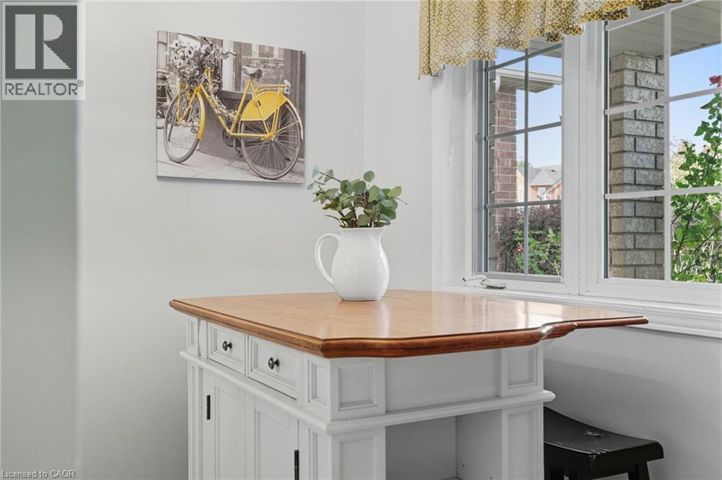 5 Chesapeake Drive, Waterdown, Ontario L8B 0H7 - Photo 7 - 40780045