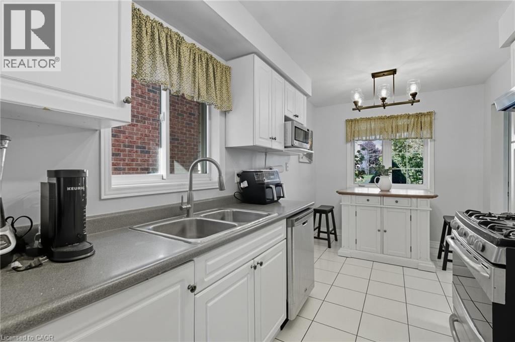 5 Chesapeake Drive, Waterdown, Ontario L8B 0H7 - Photo 9 - 40780045