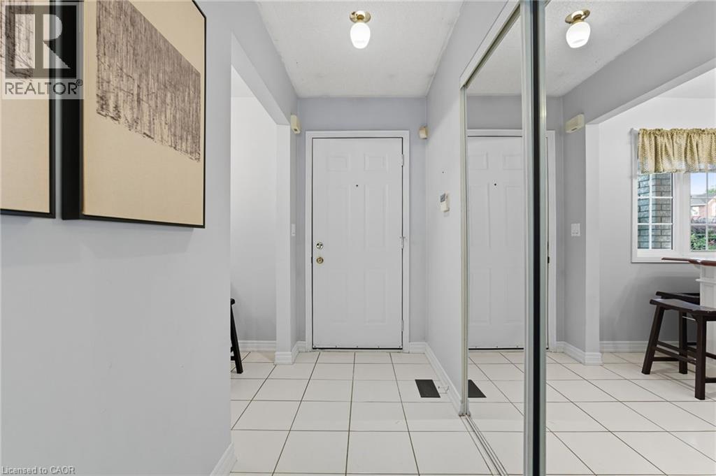 5 Chesapeake Drive, Waterdown, Ontario L8B 0H7 - Photo 5 - 40780045