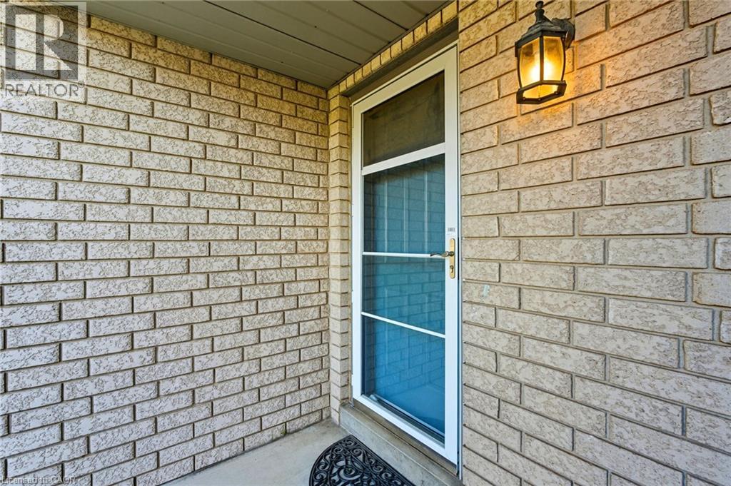 5 Chesapeake Drive, Waterdown, Ontario L8B 0H7 - Photo 4 - 40780045