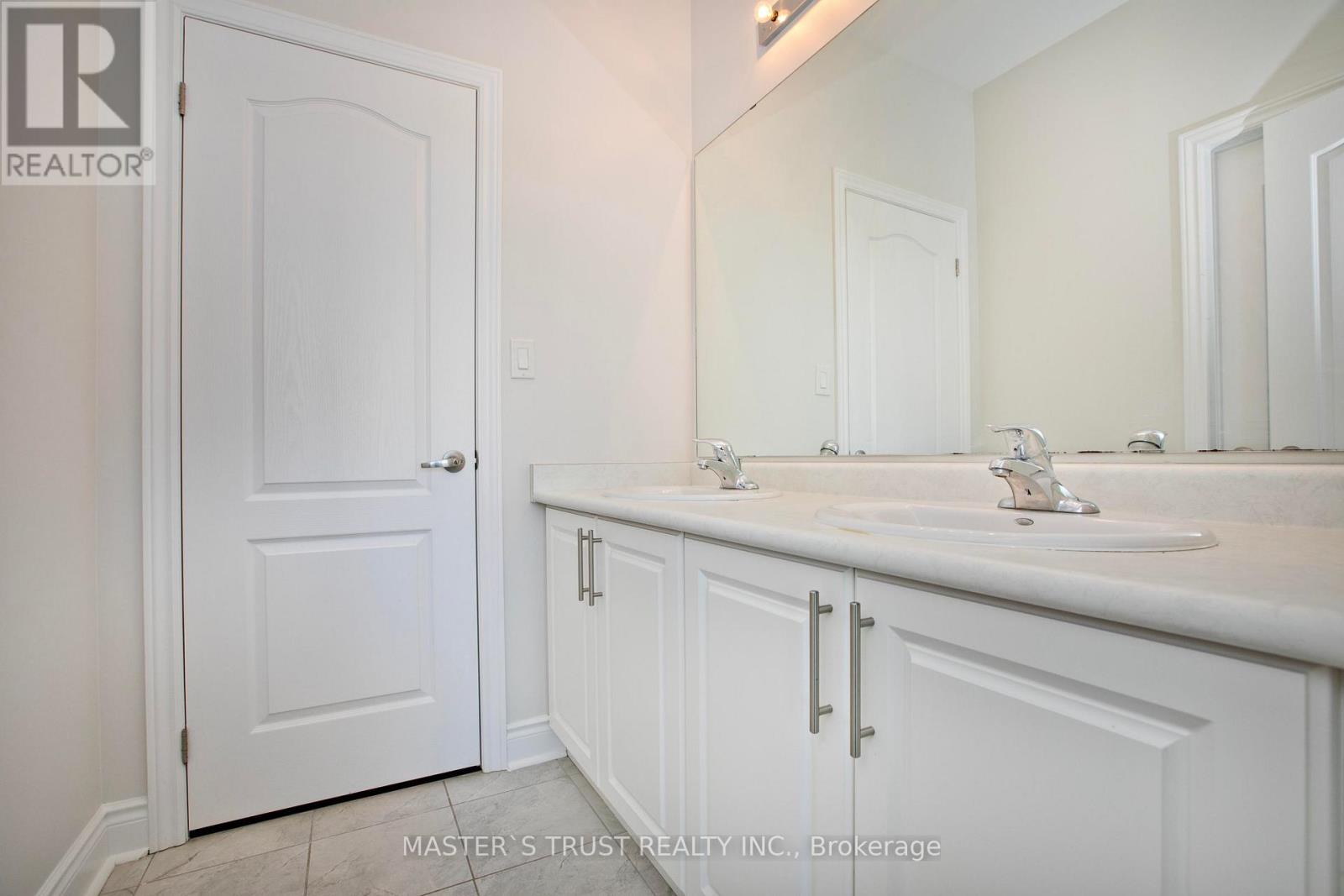 1115 Grainger Trail, Newmarket, Ontario  L3X 0G7 - Photo 22 - N12536888