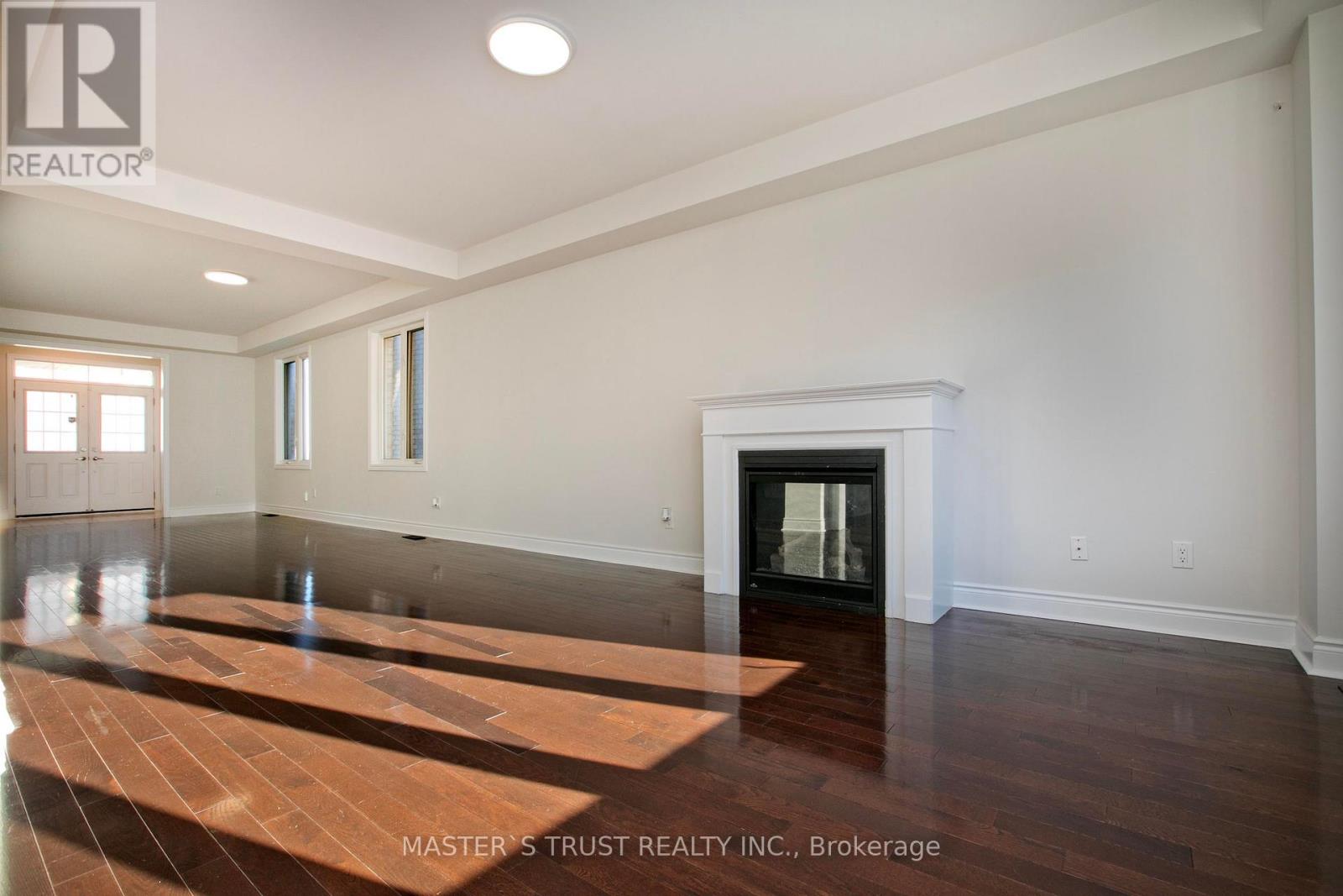 1115 Grainger Trail, Newmarket, Ontario  L3X 0G7 - Photo 4 - N12536888