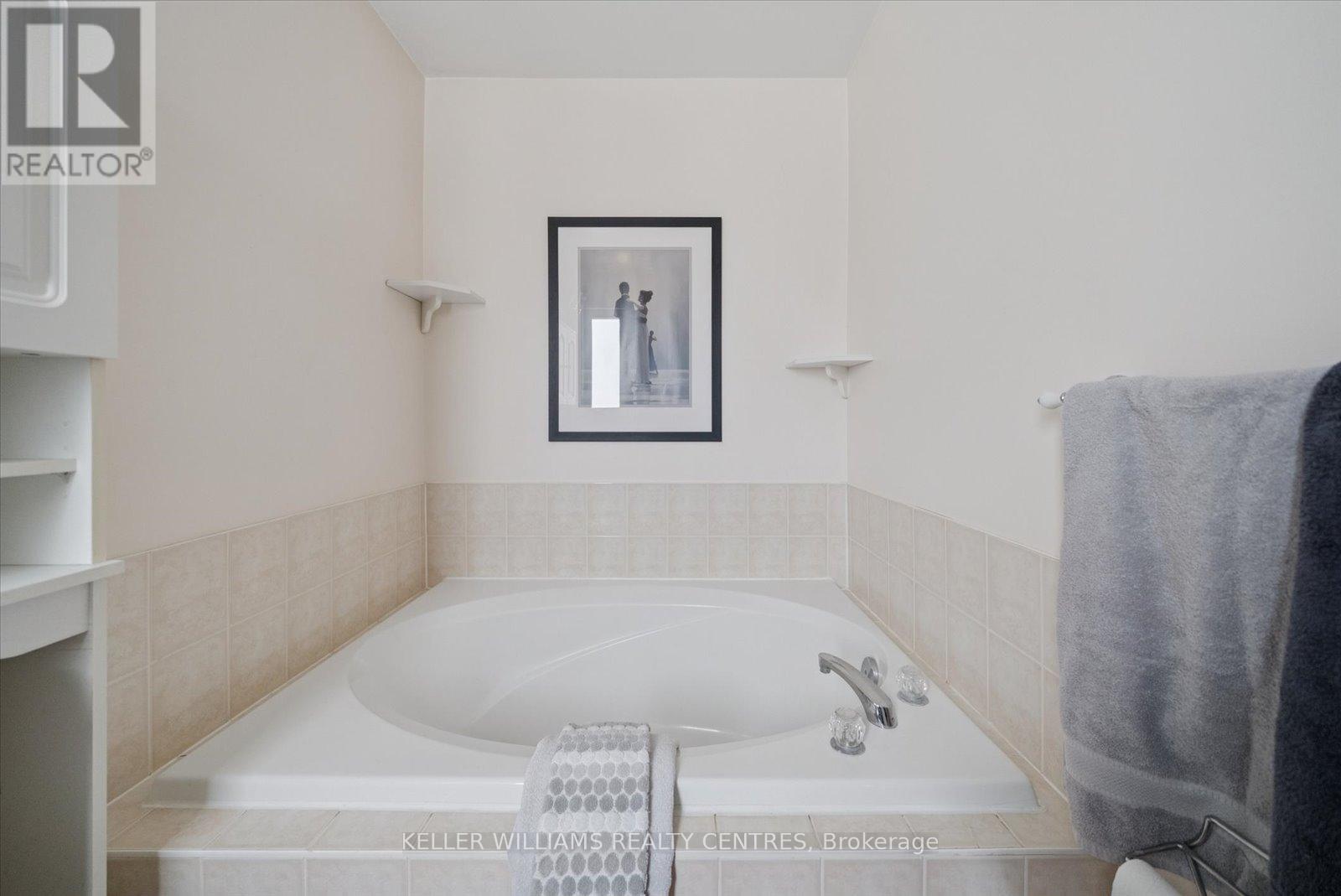 114 Mainprize Crescent, East Gwillimbury, Ontario  L0G 1M0 - Photo 22 - N12536938