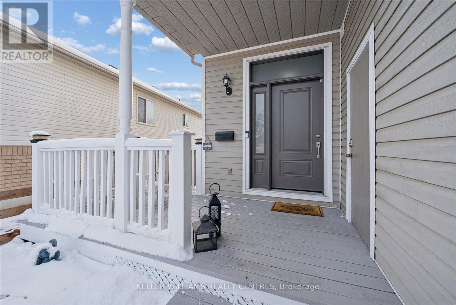 114 Mainprize Crescent, East Gwillimbury, Ontario  L0G 1M0 - Photo 4 - N12536938